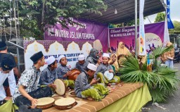 Tema Kampung Arab, MI Nuris Tempeh Gelar Bazar GERAMM Kemenag Jatim