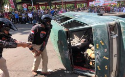 Bikin Heboh Atraksi Kejar-kejaran Tim Anti Begal Polres Lumajang