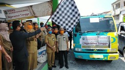 Beras Ngeramut Tonggo Untuk Warga Terdampak Covid 19 Lumajang