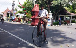 Komunitas Ontel Unik Penny Farthing di Lumajang