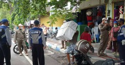 Tim Gabungan Satlantas Polres Lumajang Tertibkan Parkir Liar