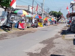 Karnaval Pulo Lumajang Membawa Berkah Bagi Jukir Serta Pedagang