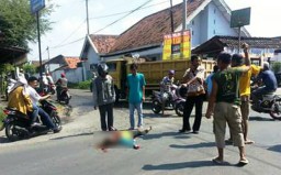 Ditusuk Pisau, Seorang Wanita Muda Terkapar Ditengah Jalan Tempeh