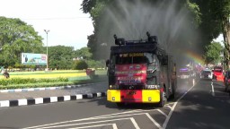 Penyemprotan Disinfektan Water CannonTerus di Lakukan Polres Lumajang