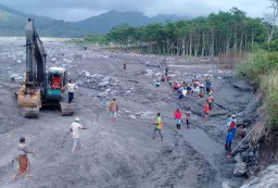 Sungai Aliran Lahar Semeru Dibenahi, Warga Dihimbau Tetap Hati-hati