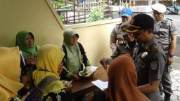 Duh..! Satpol PP Lumajang Pergoki PNS Nakal Makan dan Ngopi Saat Jam Kerja