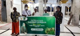 Siti Qomaria DPRD PKB Lumajang Salurkan Hewan Qurban Senilai 50 Juta