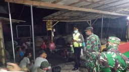 Sekelompok Orang Digerebek Gelar Adu Ayam di Veteran Lumajang