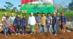 Warga Gotong Royong Bangun Kantor Ranting NU Curahpetung Lumajang