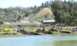 Warga Berharap Pembuatan Selokan Pembuangan Air Hujan di Ranupani