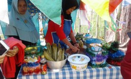 Lezat..! Festival Rujak Otek Gunung Wayang Diburu Pengunjung