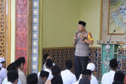 Safari Salat Jum'at Kapolres Lumajang AKBP Adewira Ajak Jaga Kamtibmas