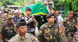 Banser Antarkan Ketua PC NU Lumajang Samsul Huda ke Peristirahatan Terakhir