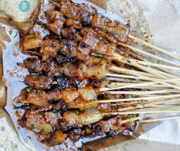 Gurih Mantap..! Sate Gulai Pak Yunus Yosowilangun Bikin Nagih