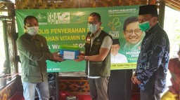 SBA DPR RI PKB Serahkan Vaksin Covid 19 ke Klinik NU Lumajang