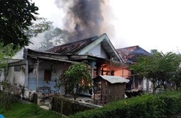 2 Rumah di Selok Awar Awar Lumajang Ludes Terbakar