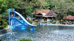 Libur Lebaran, Ayo Nyemplung di Selokambang dan Waterpark KWT