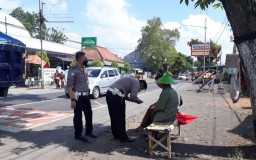 Pejalan Kaki Meninggal Ditabrak Pemotor Sidoarjo di Tukum Lumajang