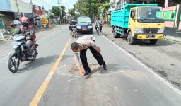 Sopir Truk Tabrak Pemotor Menyerahkan Diri ke Polsek Tempeh Lumajang