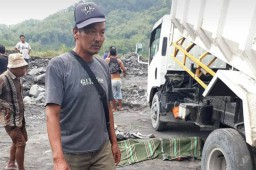 Kepala Terjepit Sopir Truk Pasir Lumajang Meninggal Seketika