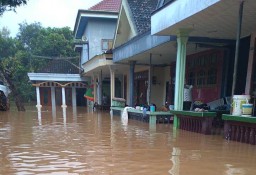 Desa Bondoyudo Lumajang Masih Terendam Banjir Air Luapan Sungai