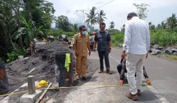 Komisi B DPRD Lumajang Monitoring Pembangunan Talud Jalan Curah Mayit