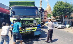 Truck Pasir Mogok Tengah Jalan, Jalur Wates Wetan Ranuyoso Macet