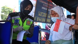 Polres Lumajang Lakukan Vaksinasi Covid 19 Bagi Penyandang Disabilitas