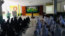 SMP IT Yahtadi Gelar Pelatihan Jurnalistik Bersama Lumajangsatu