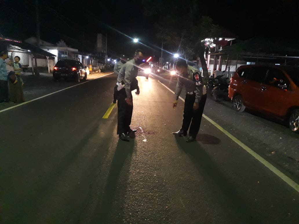 Hamid Naik Motor Senggol Pegguna Jalan Malah Tabrak Minibus di Tempeh