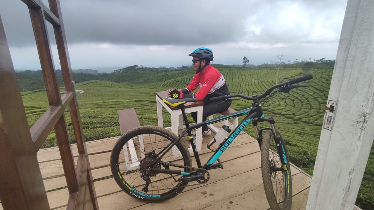 H. Mashur Rohim di Gebang Genitri Kebun Teh Gucialit