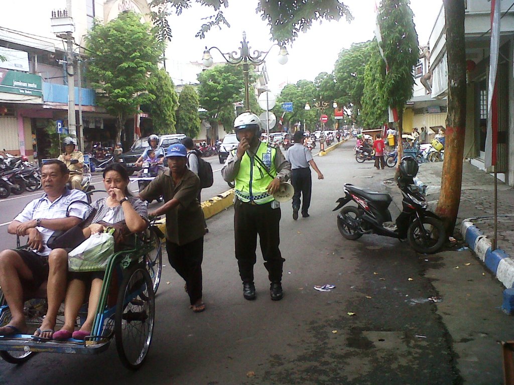 Cekcok, Petugas Baru Turun Tertibkan Parkir PB Sudirman