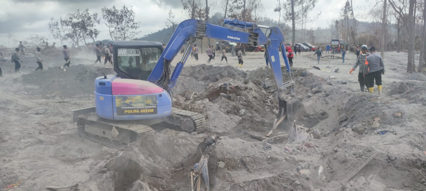 Pencarian Korban APG Semeru di 2 Desa Lumajang Kerahkan Alat Berat