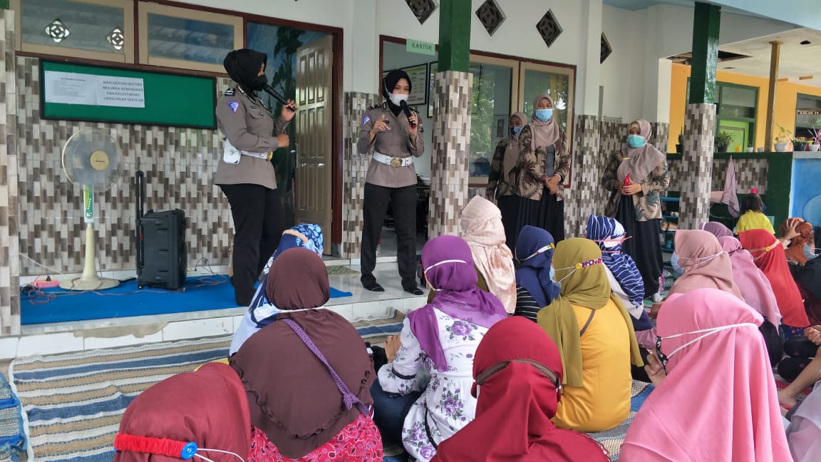 Satlantas Polres Lumajang Gelar Dikmas Lantas Ke PKK Selokgondang