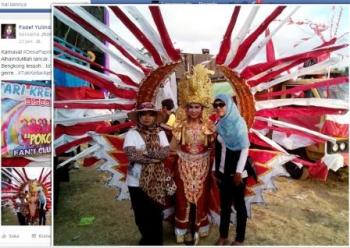 Meriah, Penonton Karnaval Desa Papringan Abadikan Dengan Berfoto Bersama
