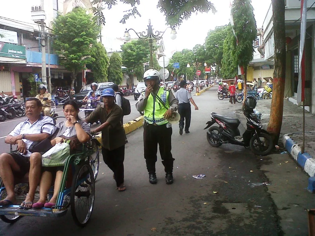 Cekcok, Petugas Baru Turun Tertibkan Parkir PB Sudirman