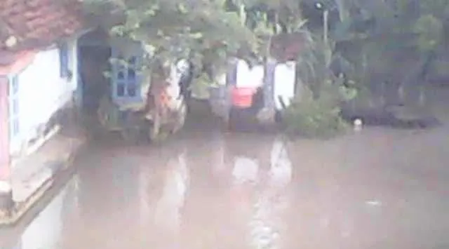 Hujan Deras, Sejumlah Sungai Meluap ke Rumah Warga