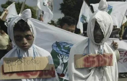 Elemen Mahasiswa Surabaya Peringati 15 Tahun Reformasi