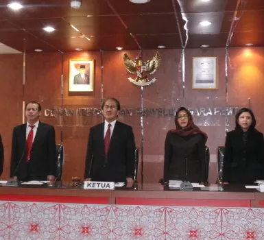 DKPP Nonaktifkan Tiga Komisioner KPU Jatim