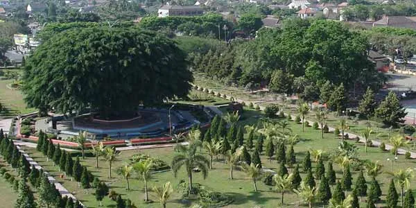 Ngabuburit, Alun-Alun Lumajang Dijadikan Ajang Pacaran