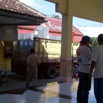 Sewa Ojek Untuk Distribusikan Logistik Pilgub Kewilayah Terpencil