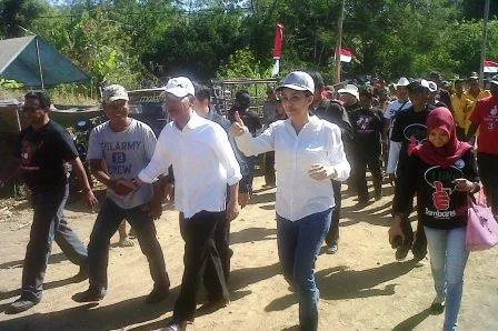 Jempol dan Rike Diah Pitaloka Sapa Warga Lumajang