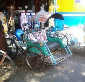 Pemkab Tutup Mata, Tukang Becak di Lumajang Tak Berdaya