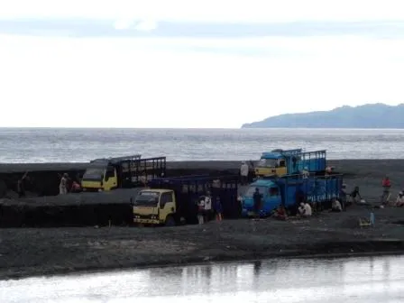 Pansus Pasir: Tambang Pesisir Pantai Ilegal, Pemkab Lakukan Pembiaran