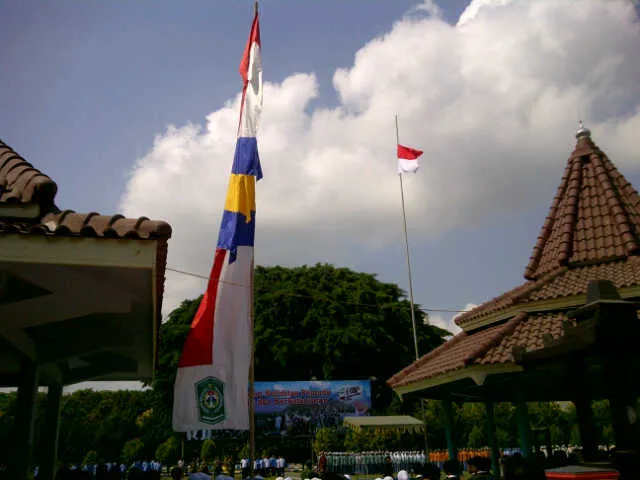 Upacara Sumpah Pemuda di Alun-alun Lumajang Bendera Berkibar Setengah Tiang, Ada Pertanda Apa..?