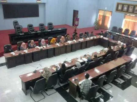 Di Anak Tirikan Pemkab Lumajang, KKM Mengadu ke DPRD