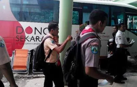 Aksi Donor Darah PMI bersama IAIS di Serbu Santri dan Mahasiswa