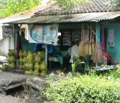 Naik Lima Belas Ribu Rupiah, Tabung Gas LPG 12 Kg Langka