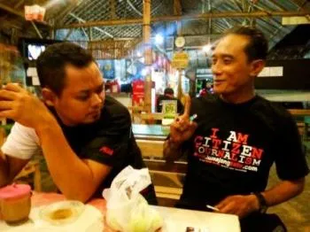 Nanda Pedagang Batu Akik Berharap Lumajangsatu.com Kenalkan Batu Khas Semeru