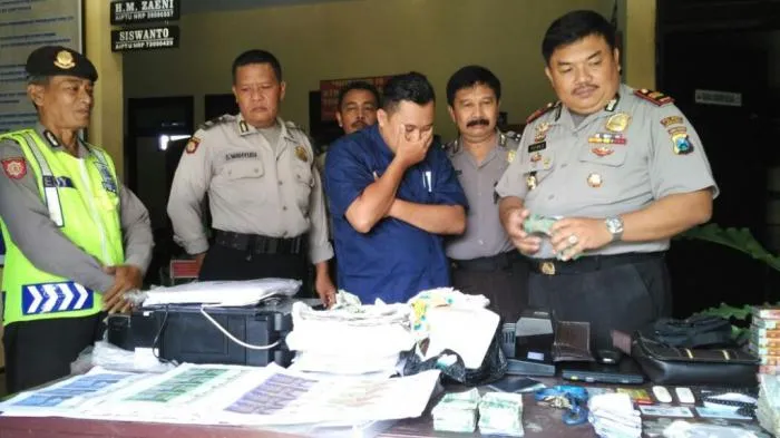 Edarkan Uang Palsu, Sukimin Perangkat Desa Keloposawit Diringkus Polisi